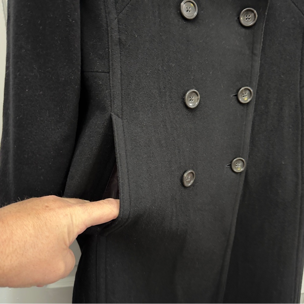 Elegant Black Double-Breasted Coat - Picture 6 of 11